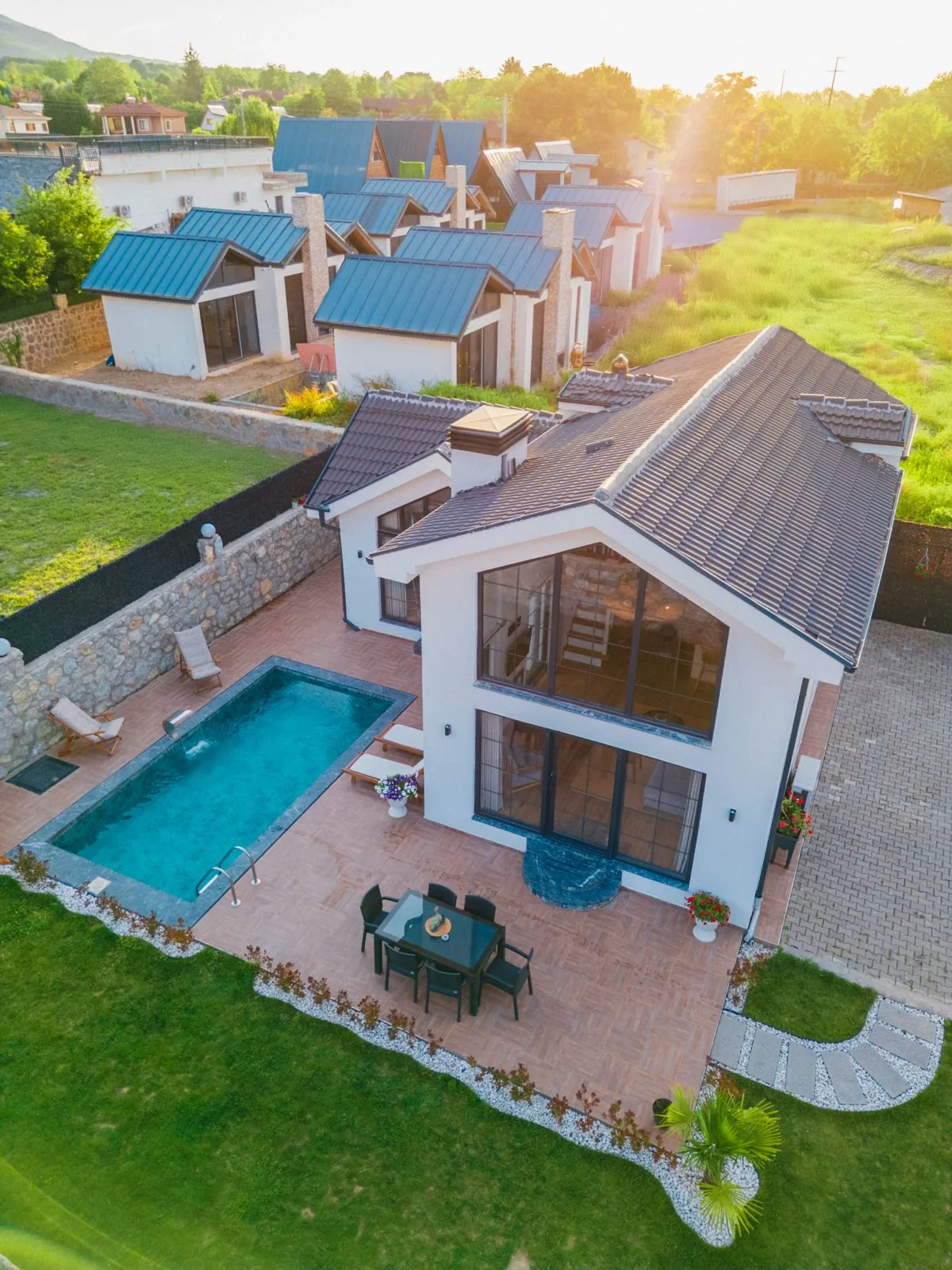 Sapanca İnci Suit'te özel havuzlu villa genel görünüm