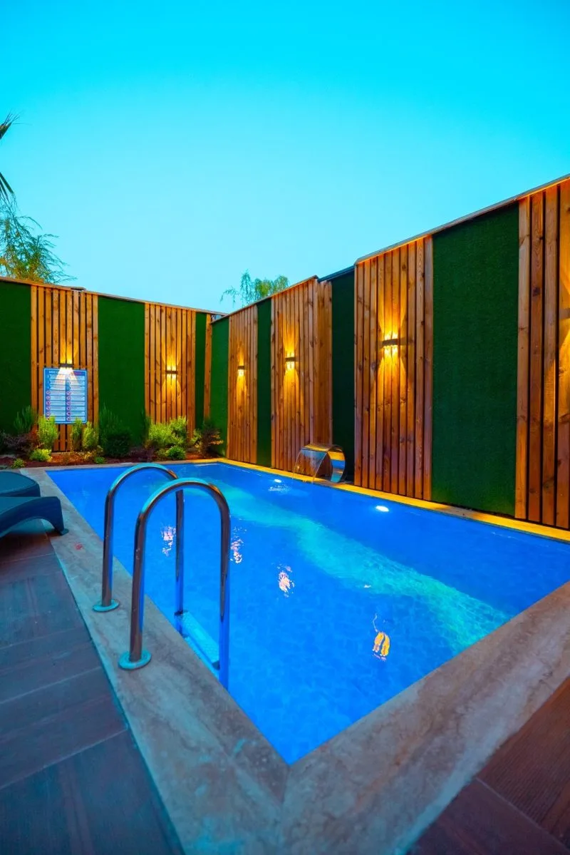 Berra Resort Tatil Köyü'nde özel havuzlu bungalov görünümü