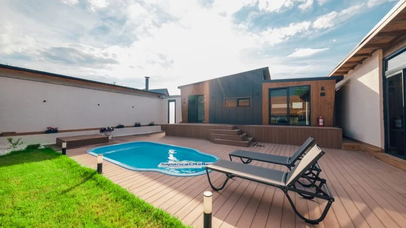The Now Sapanca'da özel havuz ve modern tiny house manzarası