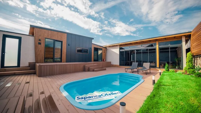 The Now Sapanca otelinde özel havuzlu tiny house görüntüsü
